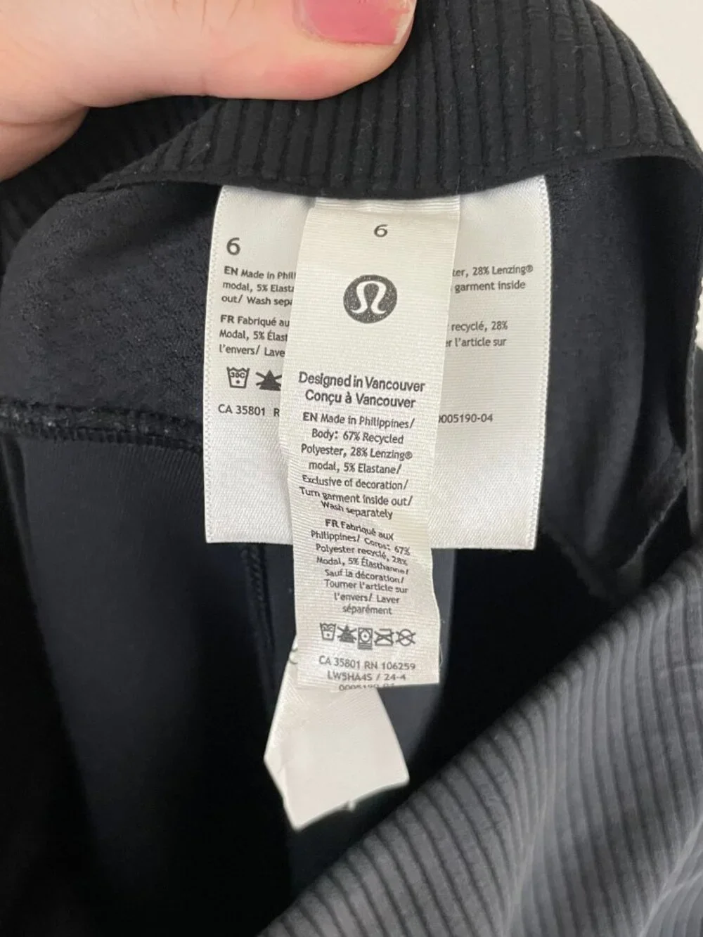 Lululemon Ribbed Softstreme Flared Pant *Short in Black Size 6